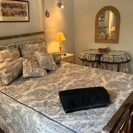 Charming Boutique In Catalkoey *